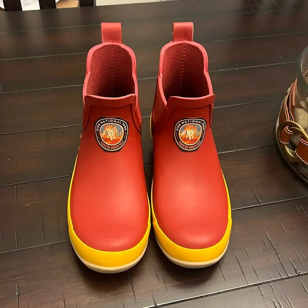Pendleton Zion National Park Chelsea Rain Boots new red Women’s Size 7